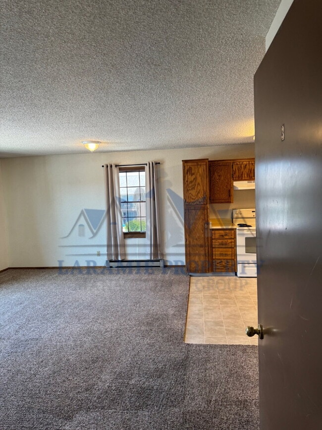 Building Photo - 1 Bedroom, 1 Bath Apartment