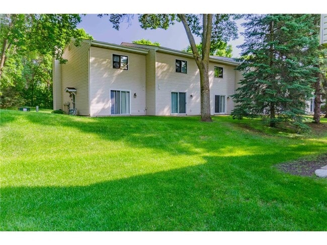 Building Photo - 17494 Pond Cir