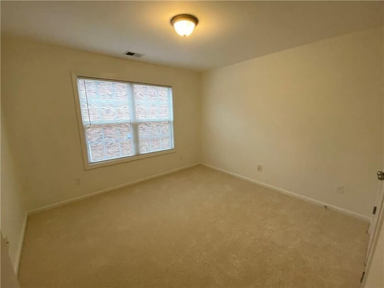 Building Photo - 1551 Park Knoll Trail NE