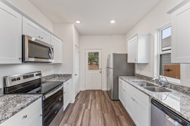 Building Photo - 6032 Pearl Mdw