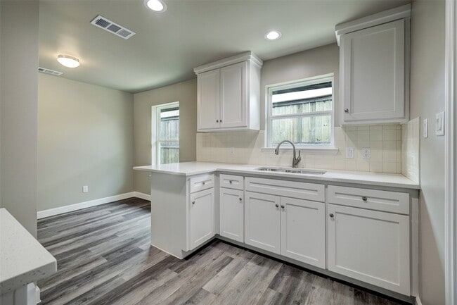 Building Photo - 8817 Emmott Rd