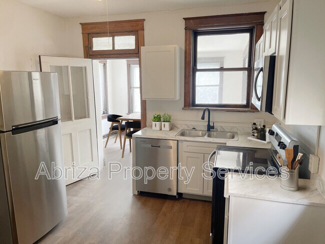 Building Photo - 3954 Lexington Ave