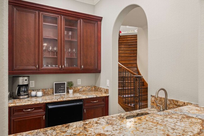 Building Photo - 1227 Radiant St