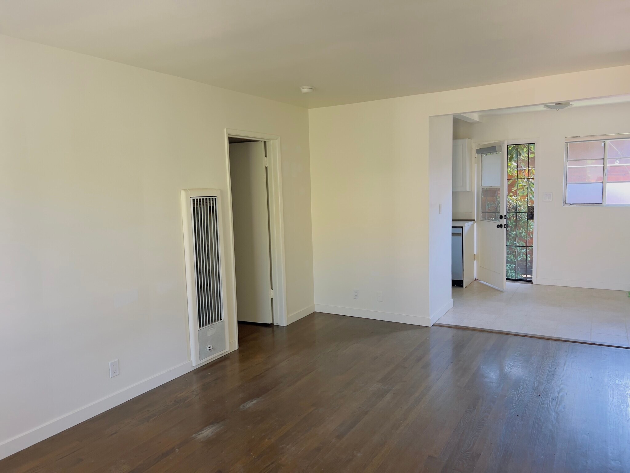 Building Photo - 4247 1/2 S Centinela Ave