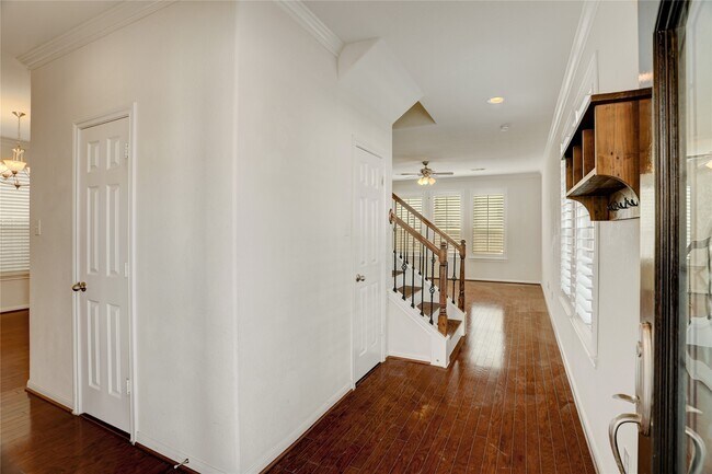 Building Photo - 10046 Hillside Bayou Dr