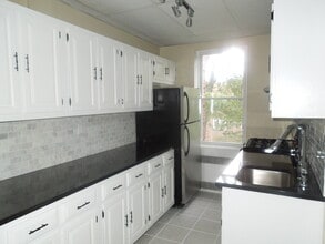 Building Photo - 70 Strawberry Hill Ave