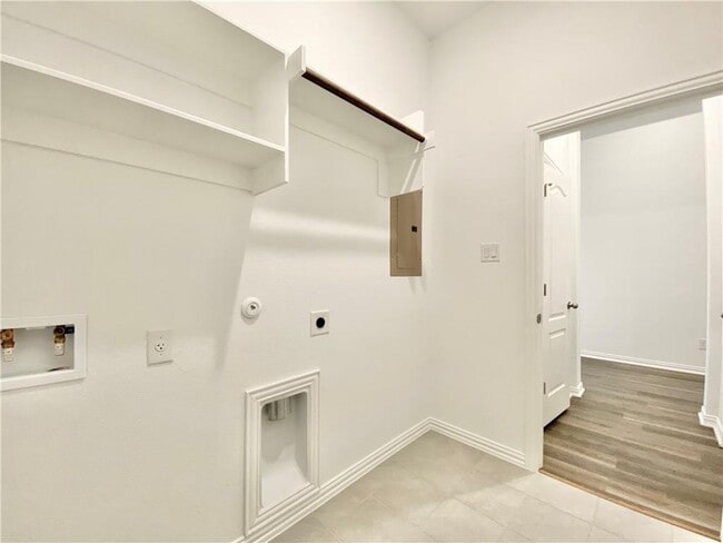 Building Photo - 716 Landing Ln