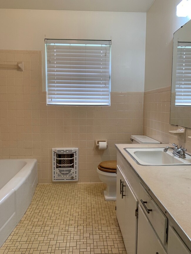 Building Photo - 4511 Greenway Dr