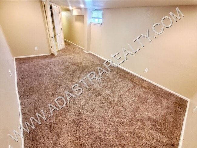 Building Photo - Nicely updated duplex near Kansas City schools-Available NOW!!