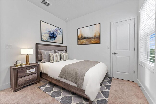 Building Photo - 1922 W Fig St