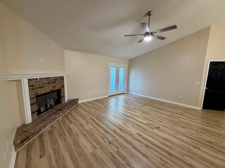 Building Photo - 500 Baywood Ct