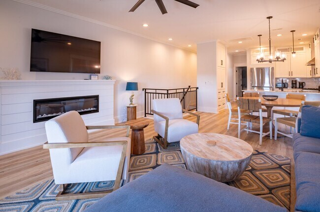 Building Photo - OFF-SEASON FURNISHED BEACH HOUSE AVAILABLE FOR MONTHLY RENTAL