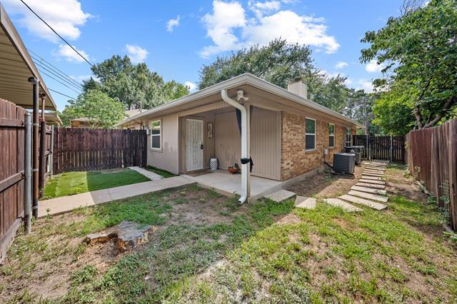 Building Photo - 721 Oakwood Ln