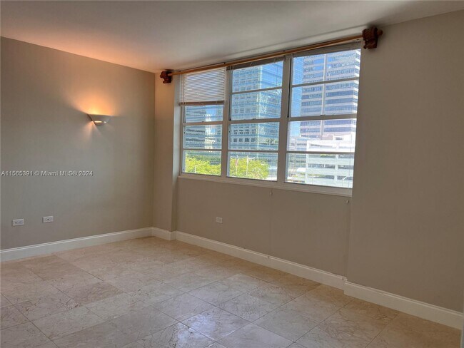 Building Photo - 825 Brickell Bay Dr
