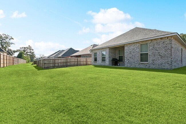 Building Photo - Bright & Spacious 4BR Home in Lake Haven –...