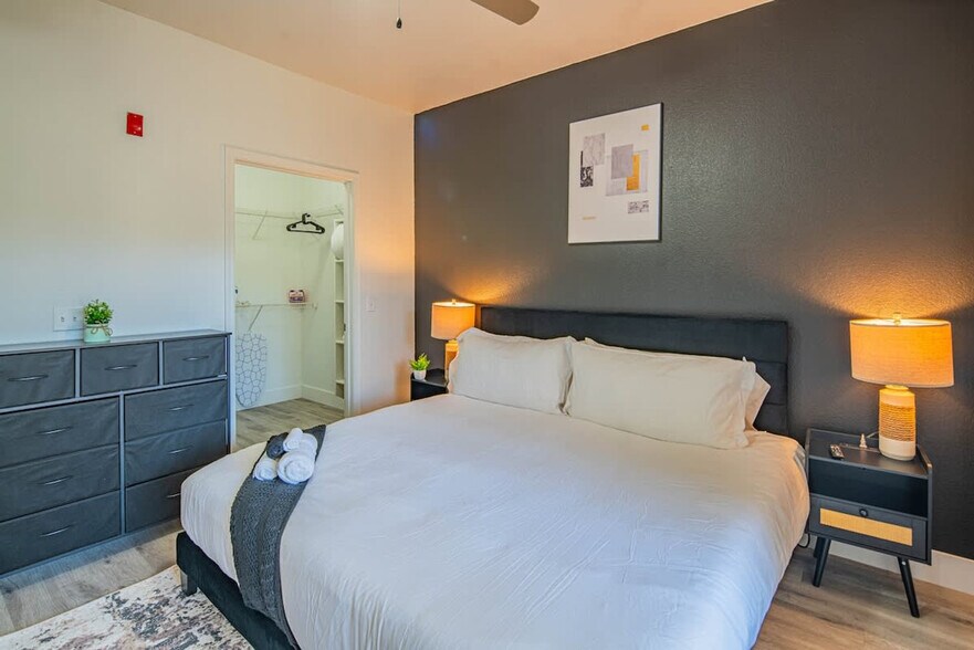 Building Photo - 7455 N 95th Ave