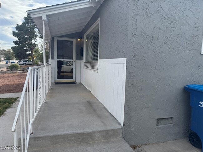 Building Photo - 1336 Darmak Dr