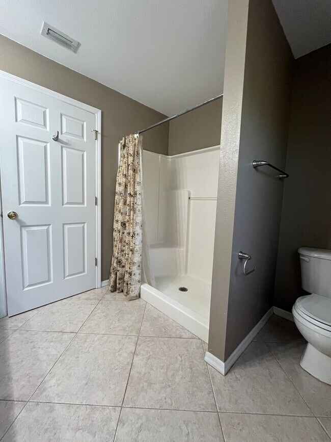 Building Photo - Beautiful Fenced in Yard on a cul-de-sac!!!