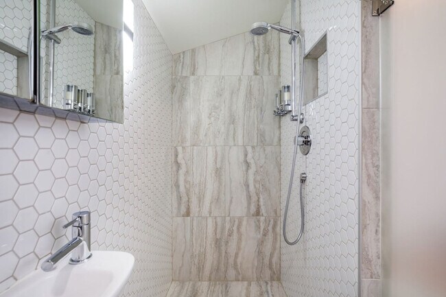 Building Photo - 3843 20th Ave SW