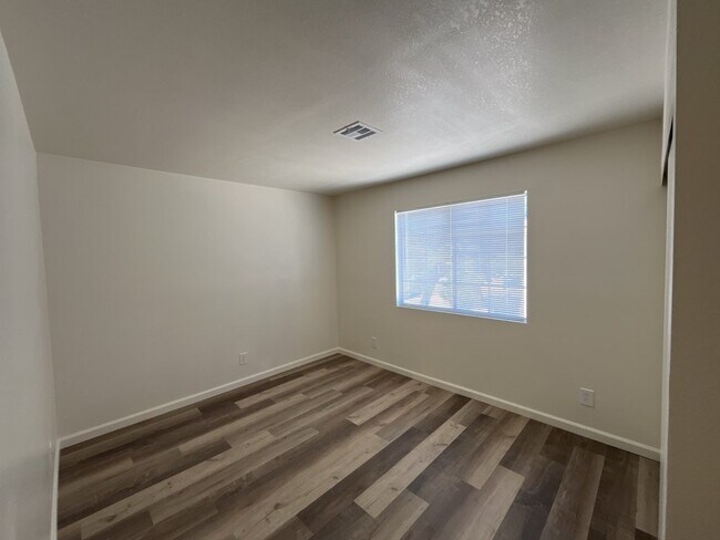 Building Photo - A stunning 2-bedroom, 1-bathroom rental pr...