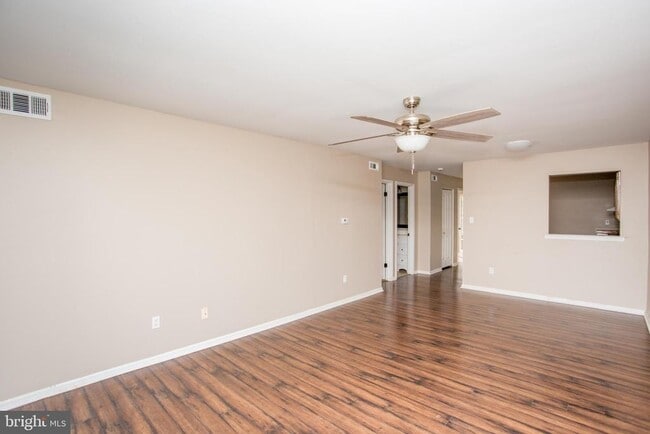 Building Photo - 10014 Beacon Hill Dr