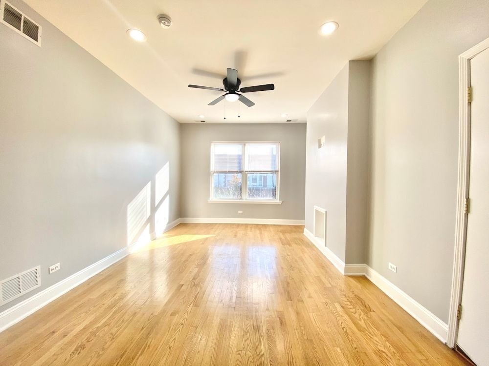 Building Photo - 1010 W Sunnyside Ave