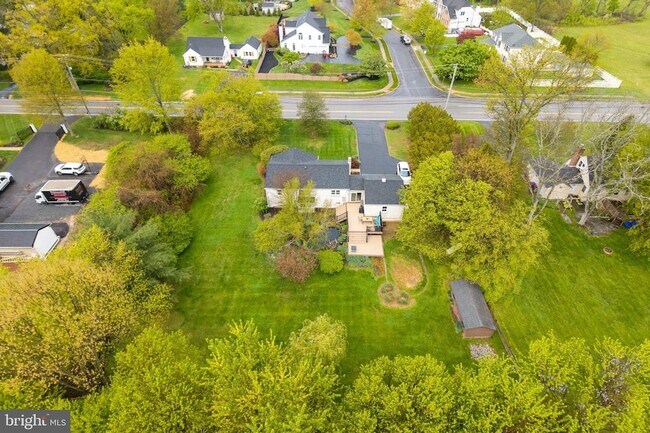 Building Photo - 70 Level Rd