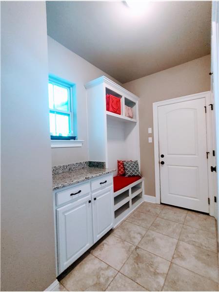 Building Photo - 38010 Old Trail Dr