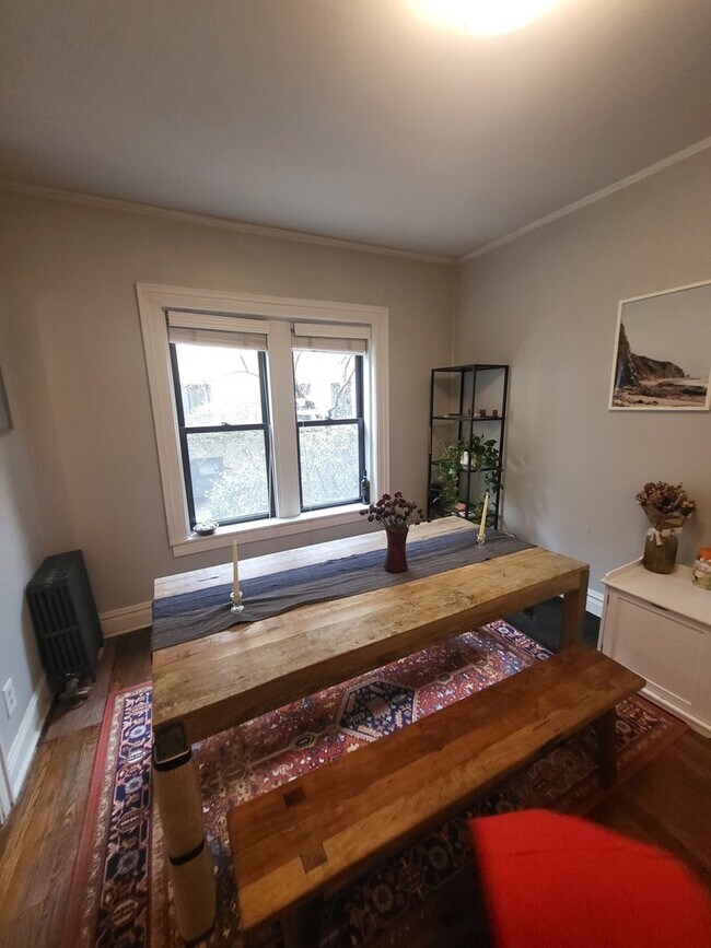 Building Photo - 547 W Brompton Ave