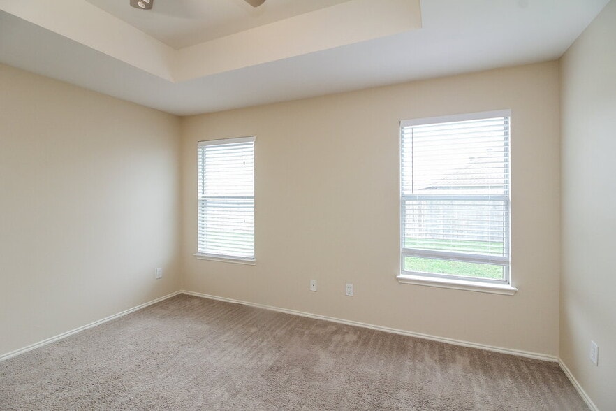 Building Photo - 2807 N Hampton Dr