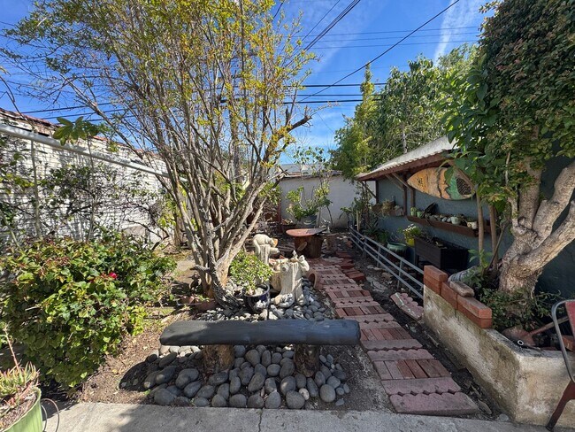 Building Photo - 1344 S Hudson Ave