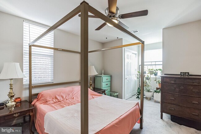 Building Photo - 5454 W Berks St