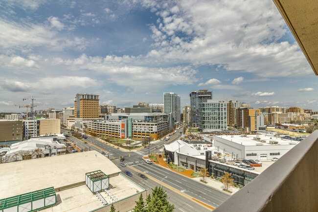 Building Photo - 4141 Henderson Rd