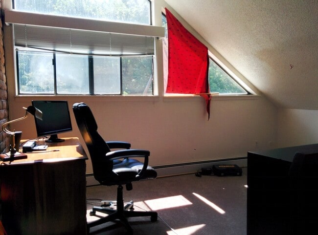 Building Photo - Peace & Quiet in West Boulder, 2nd & Spruc...