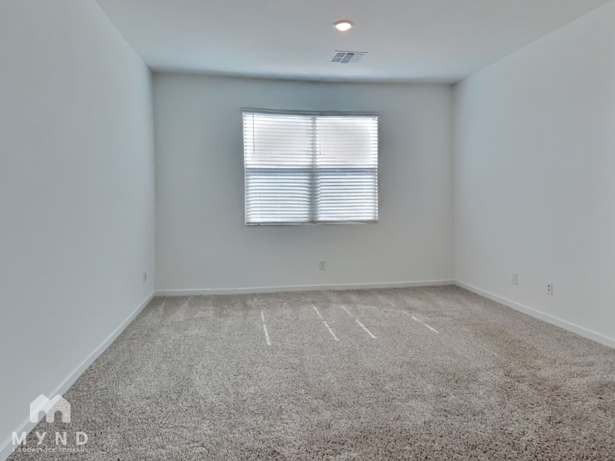 Building Photo - 17335 W Sunnyslope Ln