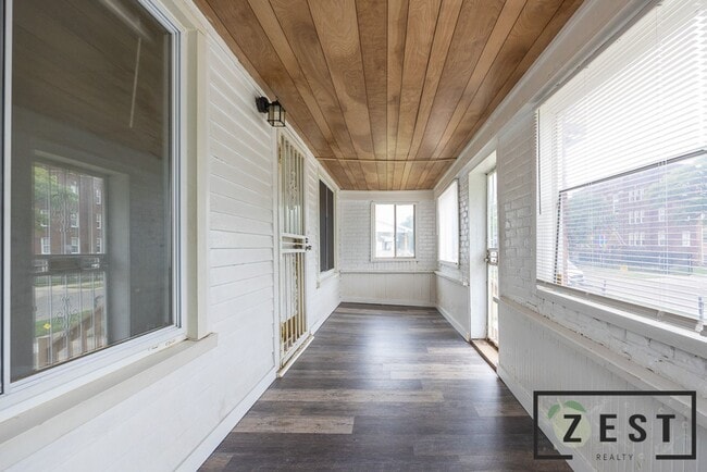 Building Photo - PRE LEASING! Beautiful 3 BEDROOM!
