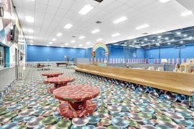 Building Photo - 8 Key W Ct