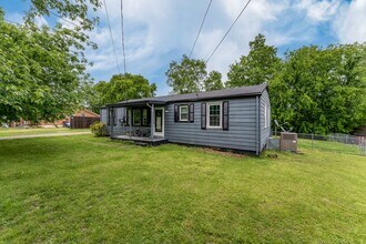 Building Photo - AVAILABLE NOW at a Good Price. 3 Bed 1 Bath FOR LEASE in Columbia. $1200 Rent.