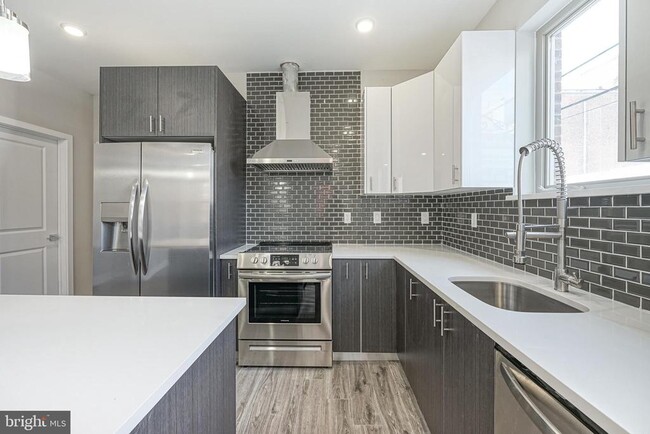 Building Photo - 300 W Jefferson St