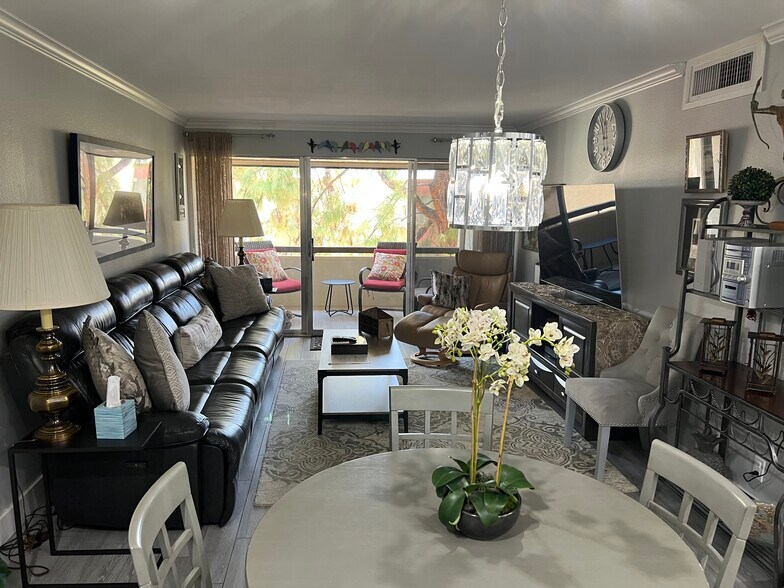 living area - 7625 E Camelback Rd