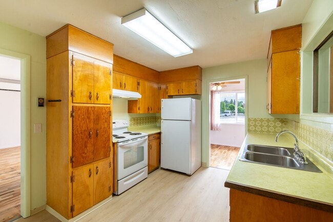 Building Photo - Charming, Newly-Renovated 3 Bed, 1.5 Bath ...