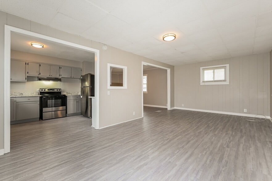 Building Photo - 933 Sycamore St