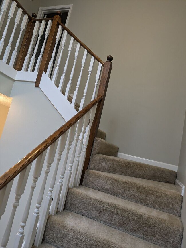 Building Photo - 178 Woodmere Dr