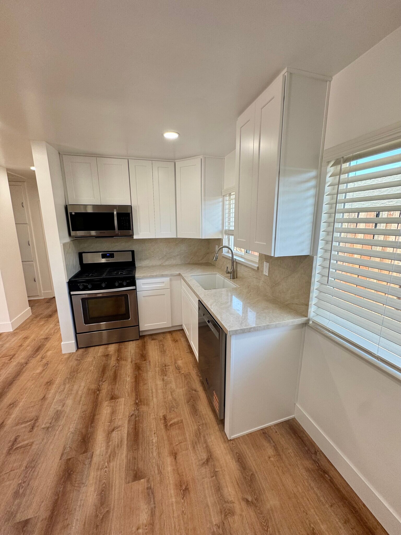 Microwave - 60 Ocean View Ave