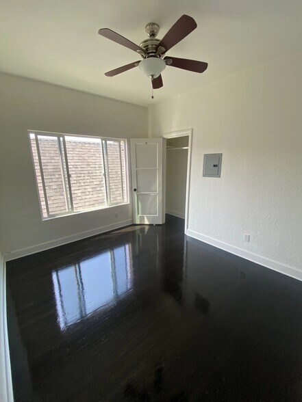 Building Photo - 1303 Cloverdale Ave