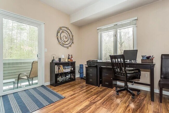 Building Photo - Charming 2BR Condo in South Weymouth