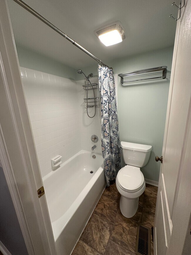 Building Photo - 386 Waterford Ct