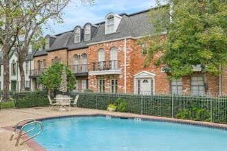 Building Photo - 449 N Post Oak Ln