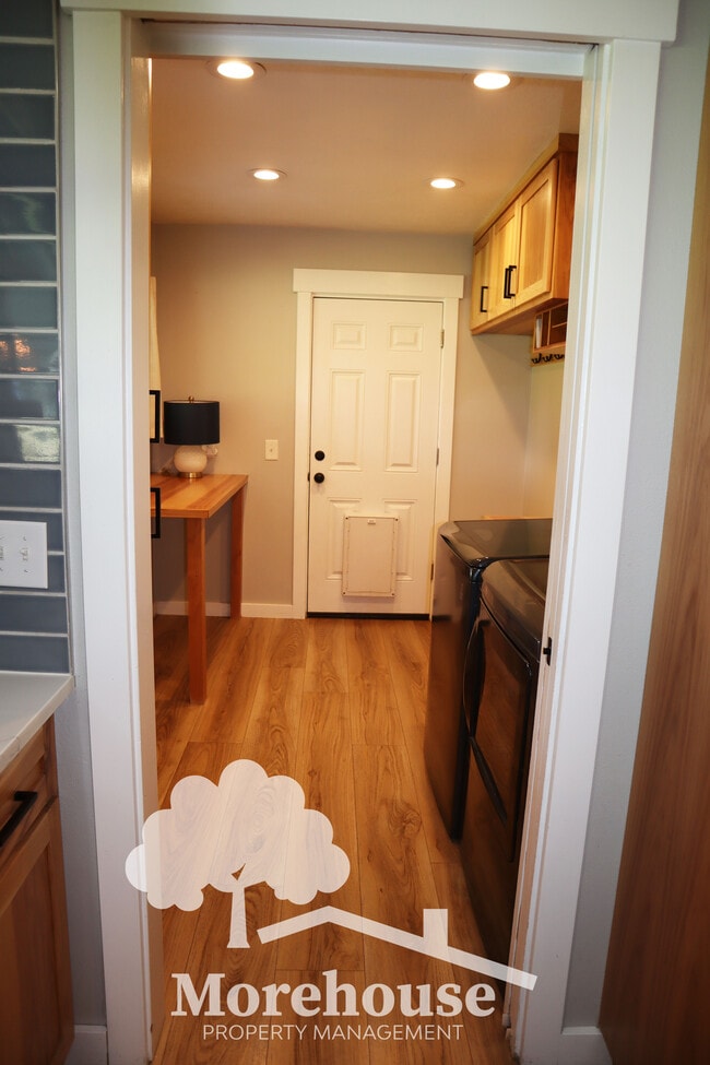 Building Photo - 10440 Meadow Lark Dr