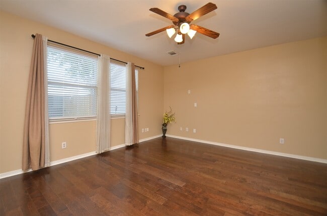 Building Photo - 2911 Meadowglen Cove